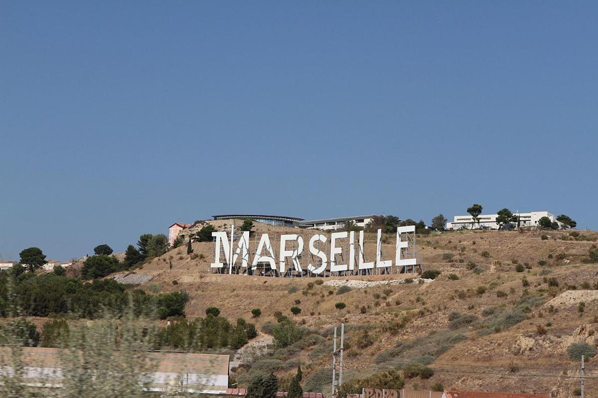 Jolie Studio En Rez De Jardin A L'Estaque Mourepiane Marseille Luaran gambar